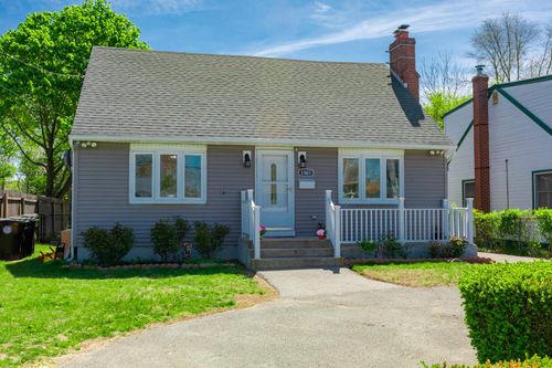 1069 Brookdale Ave, Bay Shore, NY, 11706-1813 | Card Image