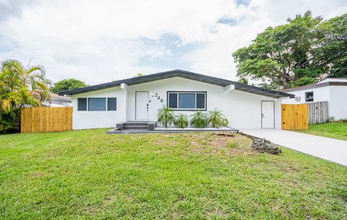 246 Ne 118th St, Miami, FL, 33161-6121 | Card Image