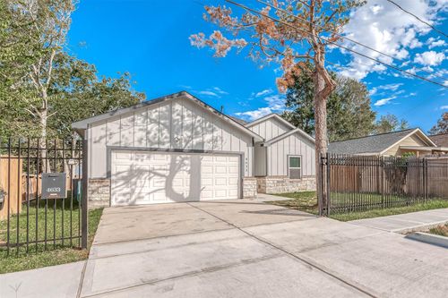 4633 Larkspur St, Houston, TX, 77051-2827 | Card Image