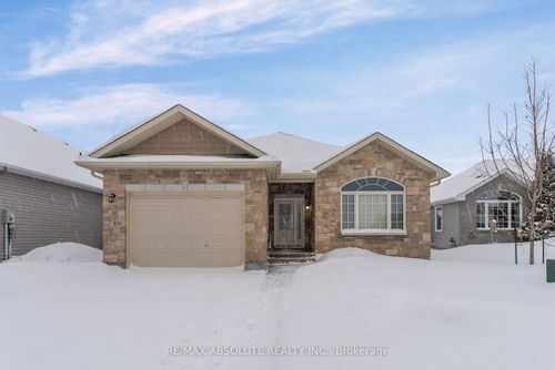 215 Arthur St, Arnprior, ON, K7S0H6 | Card Image