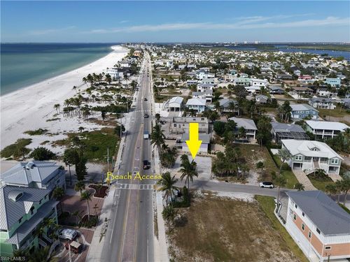 103-105 Hercules Dr, FORT MYERS BEACH, FL, 33931-3829 | Card Image