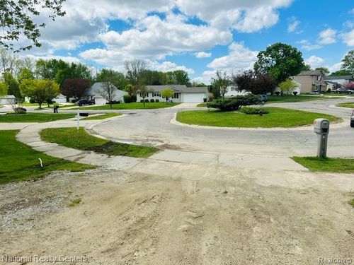 931 Norchester St, South Lyon, MI, 48178-1255 | Card Image
