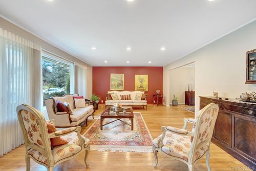 70 Shrub Hollow Rd, Roslyn, NY, 11576-3110 | Card Image