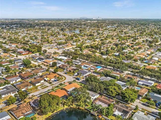 8910 Nw 7 Th Ct, House other with 3 bedrooms, 2 bathrooms and null parking in Pembroke Pines FL | Image 59