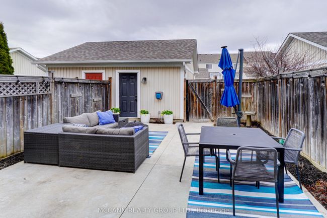 142 Carnwith Dr E, House attached with 3 bedrooms, 3 bathrooms and 2 parking in Whitby ON | Image 34