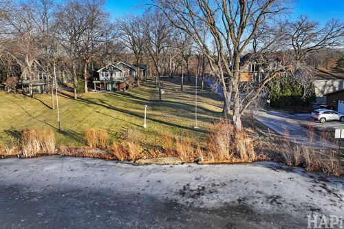 42028 East Rd, Antioch, IL, 60002-8909 | Card Image