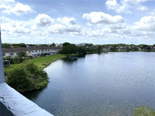 apt-l424-9375 Fontainebleau Blvd, Miami, FL, 33172-5659 | Card Image