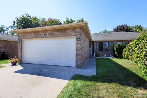 34457 Maple Lane Dr, Sterling Heights, MI, 48312-5205 | Card Image