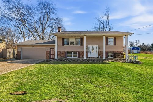 13100 Market Ave N, Hartville, OH, 44632-9065 | Card Image