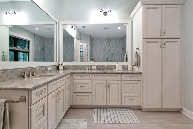 Master Bath with Dual Vanities | Image 41