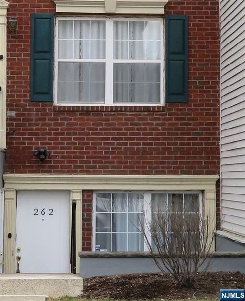 262 Matthews Dr, Newark, NJ, 07103-3157 | Card Image