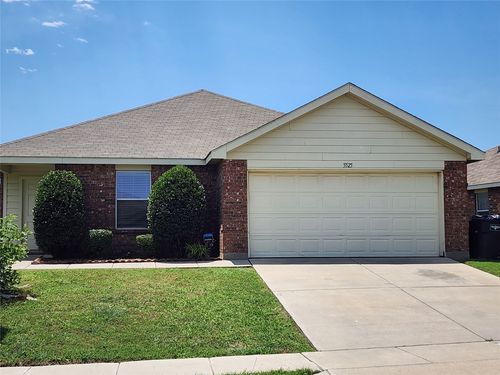 5525 Parkview Hills Ln, Fort Worth, TX, 76179-6711 | Card Image