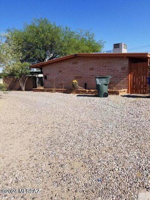 742 E Holaway Drive, Tucson, AZ, 85719 | Card Image