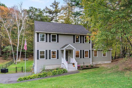 41 Century Ln, Litchfield, NH, 03052-1095 | Card Image