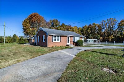 8 Forest Hill Road, House other with 3 bedrooms, 2 bathrooms and null parking in Lexington NC | Image 2