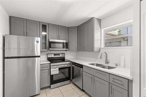 apt-203-4215 N University Dr, Sunrise, FL, 33351-6226 | Card Image