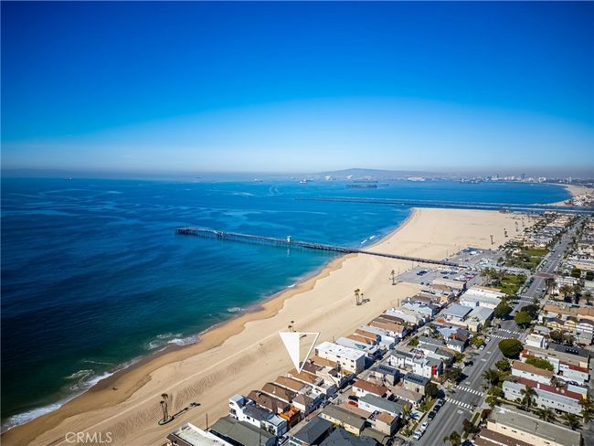 1207 Seal Way, Home with 6 bedrooms, 4 bathrooms and 2 parking in Seal Beach CA | Image 56