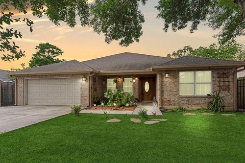 631 Apache St, Houston, TX, 77022-3301 | Card Image