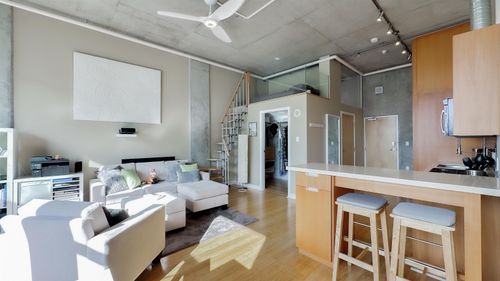 304-495 W 6th Ave, Vancouver, BC, V5Y1L3 | Card Image