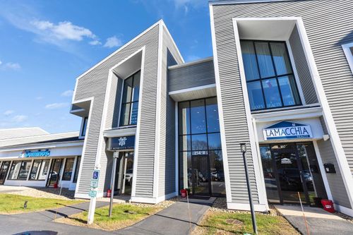 203-254 N Broadway, Salem, NH, 03079-2132 | Card Image