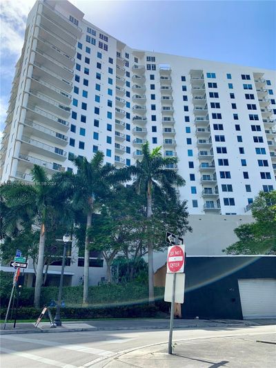 1515 - 10 Sw South River Dr, Condo with 2 bedrooms, 1 bathrooms and null parking in Miami FL | Image 1