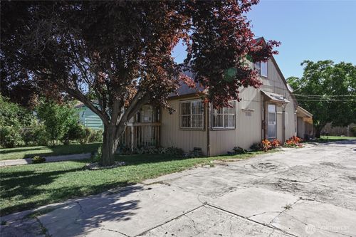 712 S 10th St, Sunnyside, WA, 98944-2238 | Card Image
