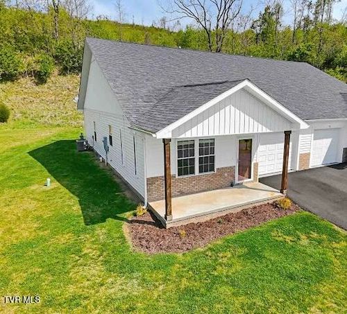 --96 Village Ct, Lebanon, VA, 24266-5431 | Card Image