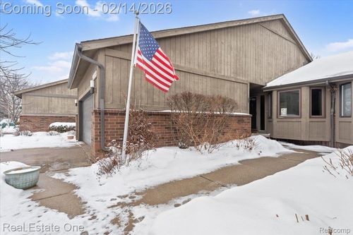 9883 Hawthorne Glen Dr, Grosse Ile, MI, 48138-2142 | Card Image