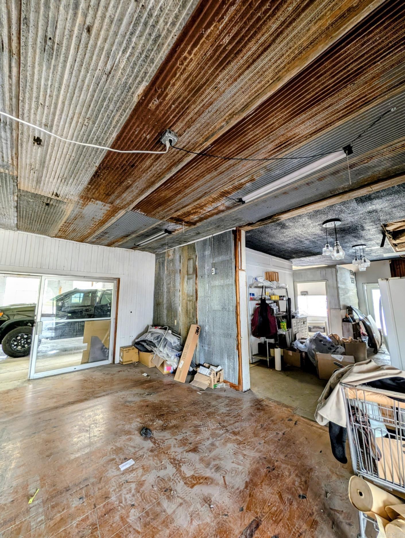 Commercial Sale in Mena 5