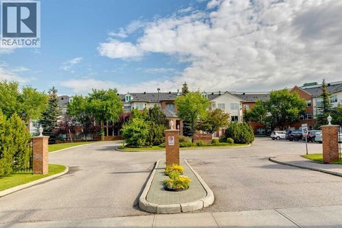 1920 14 Ave Ne, Calgary, AB, T2E8V4 | Card Image