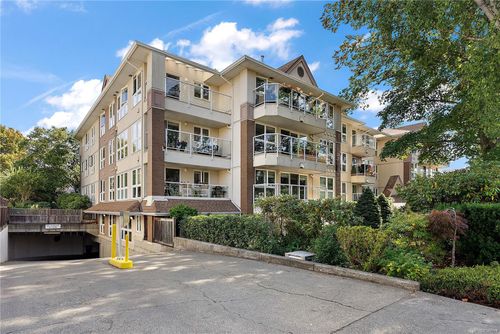 204-1501 Richmond Ave, Victoria, BC, V8R4P7 | Card Image