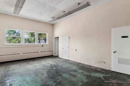 39 Nugent St, Southampton, NY, 11968-4815 | Card Image