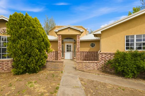 9 Blackberry Ln, Los Lunas, NM, 87031-9513 | Card Image
