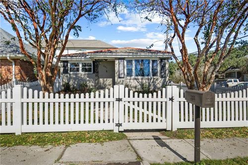 201 Portland St, New Orleans, LA, 70124-2154 | Card Image