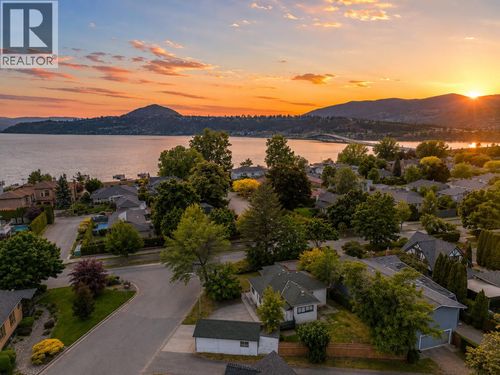 1967 Abbott St, Kelowna, BC, V1Y1B8 | Card Image
