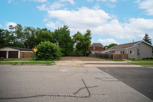 145 Catharine Ave, Brantford, ON, N3T1Y8 | Card Image
