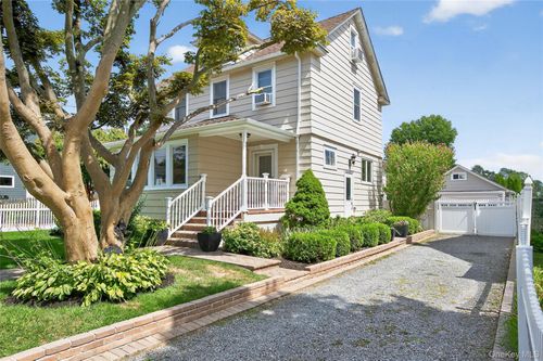 26 9th St, Locust Valley, NY, 11560-1616 | Card Image