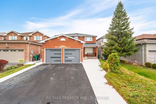 495 Fairview Rd W, Mississauga, ON, L5B3W7 | Card Image