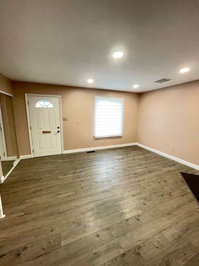 37310 Glenbrook Dr, Condo with 3 bedrooms, 2 bathrooms and null parking in Clinton Twp MI | Image 8