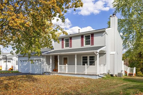 35 Bramblewood Ln, Penfield, NY, 14526-2030 | Card Image
