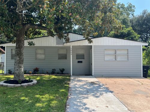1023 W Snyder St, Alvin, TX, 77511-2026 | Card Image