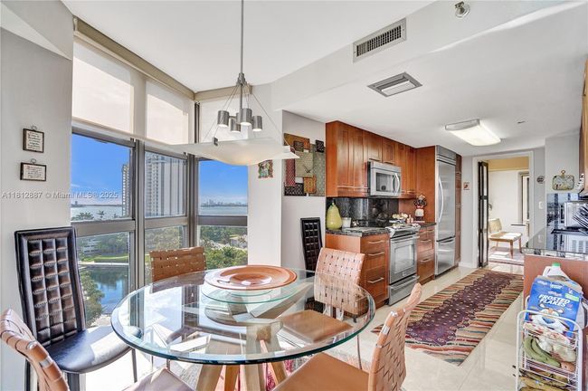 APT-1101 - 1000 Quayside Ter, Condo with 3 bedrooms, 3 bathrooms and null parking in Miami FL | Image 7