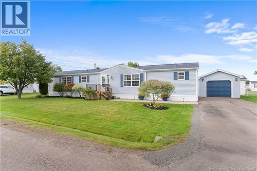 7 Perilla St, House with 2 bedrooms, 2 bathrooms and null parking in Moncton NB | Card Image