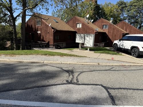6-11 Great Gorge Dr, Vernon, NJ, 07462-5542 | Card Image