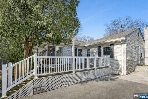 140 Francisco Ave, Rutherford, NJ, 07070-1658 | Card Image