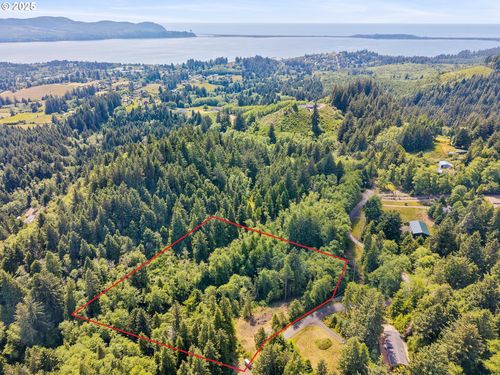 1500-9450 Willowbrook Dr, Tillamook, OR, 97141-7972 | Card Image