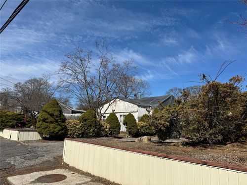 33 Rushmore St, S Huntington, NY, 11746-4427 | Card Image