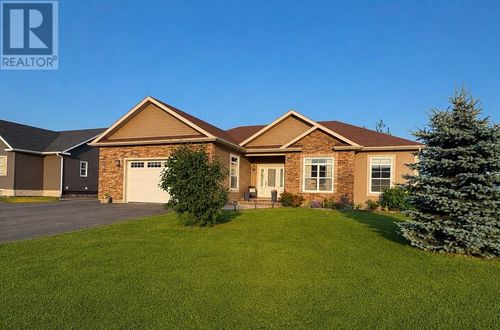 142 Harmsworth Dr, Home with 5 bedrooms, 3 bathrooms and null parking in Grand Falls-Windsor NL | Card Image