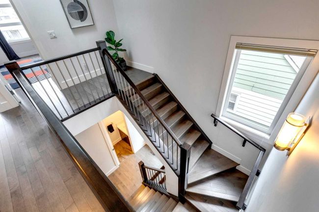 2427 3 Avenue Nw, Home with 4 bedrooms, 4 bathrooms and 2 parking in Calgary AB | Image 22