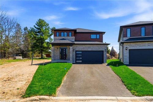 23 Woodvalley Crt, Hamilton, ON, L9B0A8 | Card Image